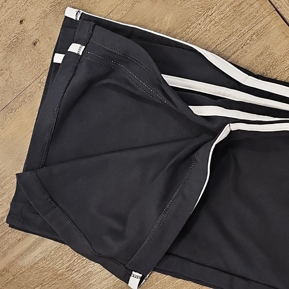 Black Leggings with White Stripe from Victoria's Secret - Picture 3 of 10